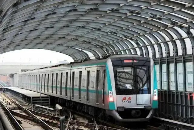 2022年5月11日，《2022年北京市交通综合治理行动计划》 公布。其中提及，将深化大兴线与9号线以及亦庄线与5号线、10号线联络线工程方案。这意味着，大兴线将在西南地区联通9号线，东南地区的亦庄线则会联通5号线和10号线。